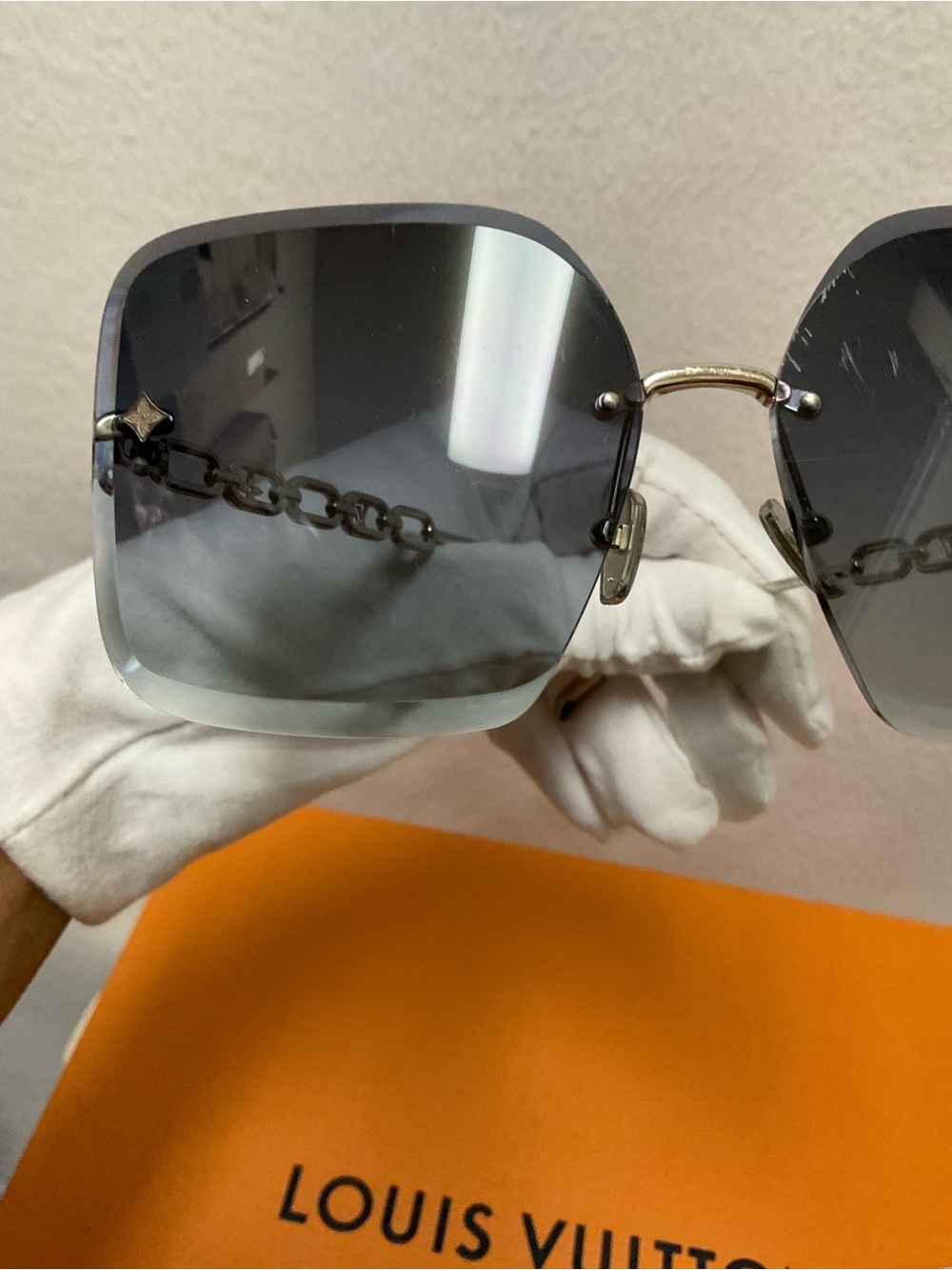 LV Jewel Square Sunglasses - Picture 12 of 16